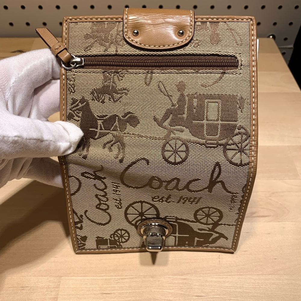Coach Signature Horse and Carriage Women's wallet turnlock - Picture 2 of 9